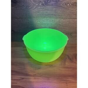 Vintage McKee Jadeite Mixing Bowl – Large 9" Double Handle – Uranium Glass Glows